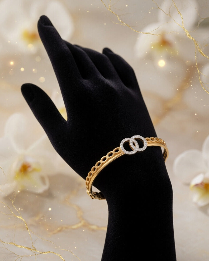Interlocking circles adjustable bracelet